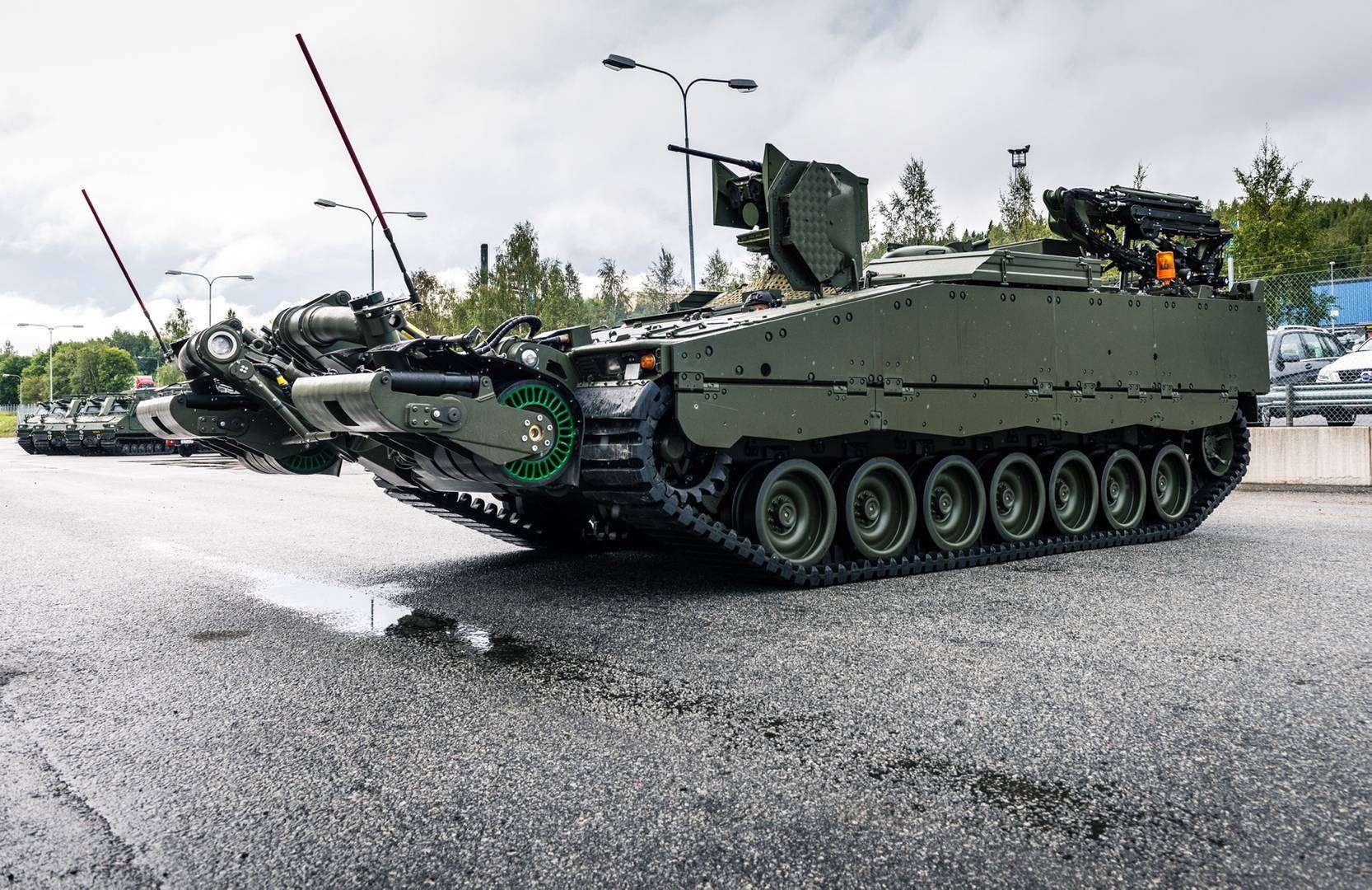 Her er den første CV90 engineering-version som er bygget. Fronten er udstyret med en mine rulle og på taget er en Protector våben station og en robotarm. Foto: Ole Sverre Haugli / Hæren, Norge