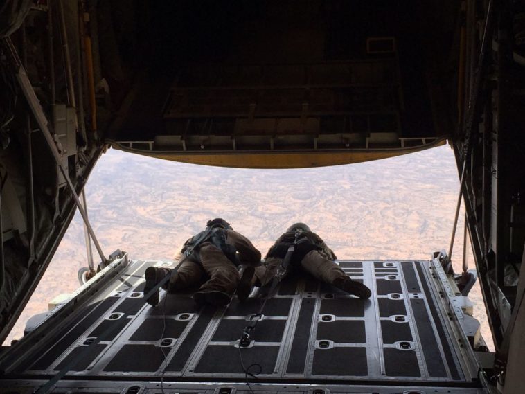 Arkivfoto: Mali 2017. Soldater fra C-130-bidraget på foto-opgave for MINUSMA. Foto, Forsvaret