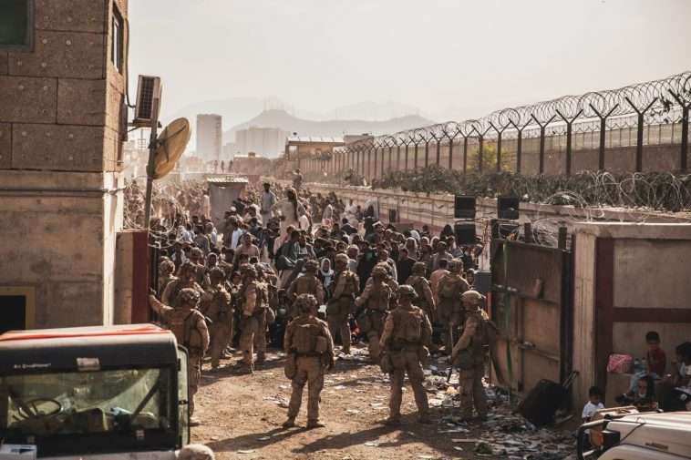 U.S. Marines ved et Evacuation Control Checkpoint (ECC) under evakueringsoperationen ved Hamid Karzai International Airport, Kabul, Afghanistan, Aug. 21. Foto: Victor Mancilla