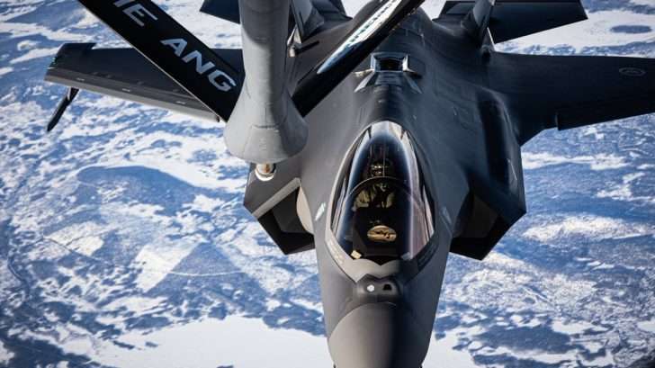 F-35 tanking fra luften, foto: US. Air Force SMSgt Andrew Sinclair