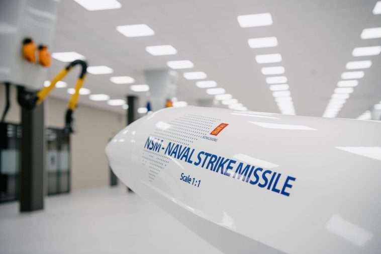 Model af NSM - Naval Strike Missile, produceret af KONGSBERG. Foto: KONGSBERG